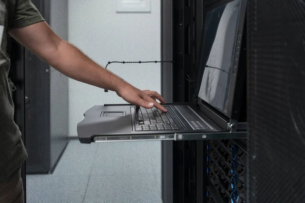Close Data Center Engineer Hands Using Keyboard Supercomputer Server Room — Fotografia de Stock