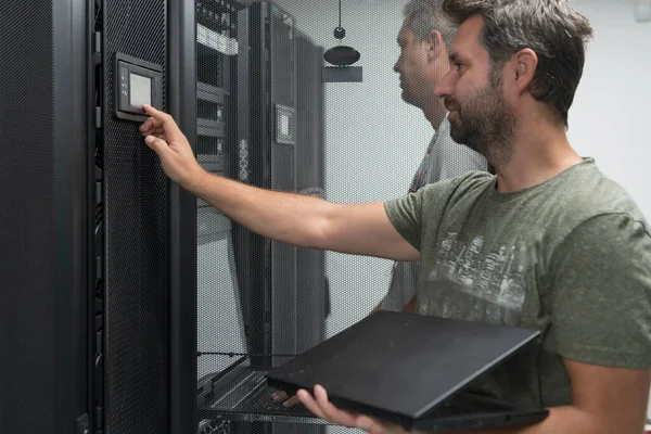 Couple Server Engineers Cooperate High Tech Data Centers Technicians Team — стоковое фото