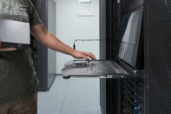 Close Data Center Engineer Hands Using Keyboard Supercomputer Server Room — Fotografia de Stock