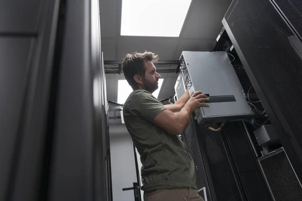 Engineer Working Server Room Data Center Technician Puts Rack New — Fotografia de Stock
