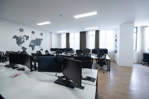 Tomma Interiör Modern Design Öppna Plan Startup Office Selektivt Fokus — Stockfoto