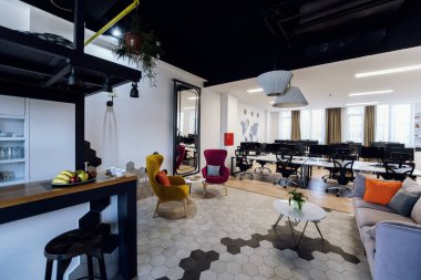 Modern Tasarım Açık Girişim Ofisinin Boş İçi. Seçici odaklanma. Yüksek kaliteli fotoğraf.