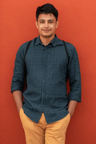 Startup Business Portret Van Casual Zakenman Met Een Blauw Shirt — Stockfoto