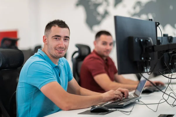 Group Casual Businessmen Working Desktop Computer Modern Open Plan Startup — Stock Photo, Image