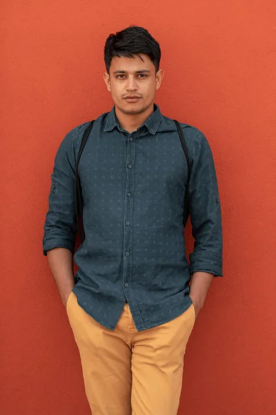 Startup Business Portret Van Casual Zakenman Met Een Blauw Shirt — Stockfoto