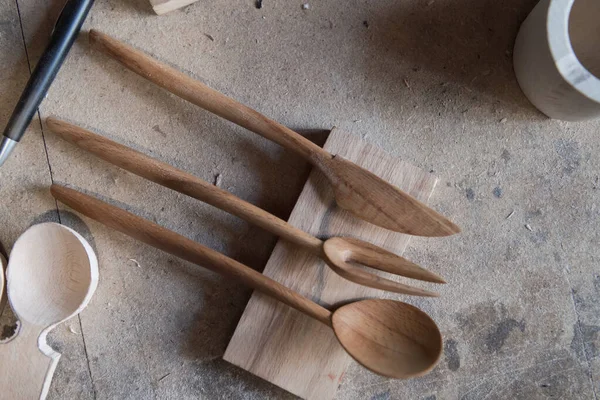 Handgemaakte Houten Lepels Voor Wandelingen Buitenactiviteiten Vakmanschap Ambachtelijk Concept Hoge — Stockfoto