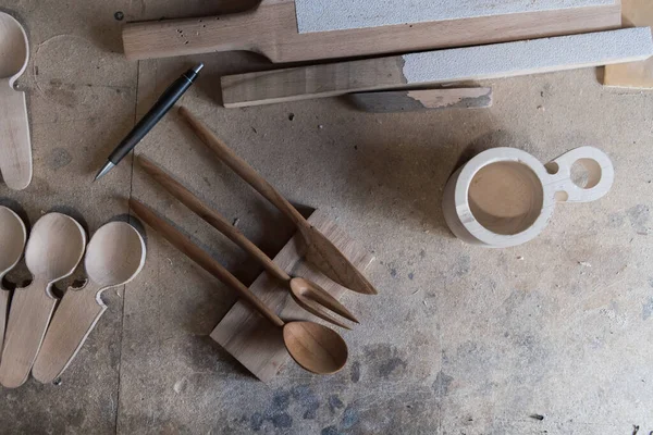 Handgemaakte Houten Lepels Voor Wandelingen Buitenactiviteiten Vakmanschap Ambachtelijk Concept Hoge — Stockfoto