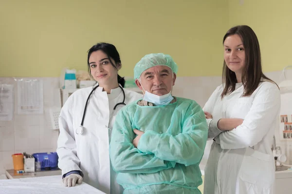 Retrato Doctores Vistiendo Uniforme Preparándose Para Hacer Operación Quirúrgica Teatro —  Fotos de Stock