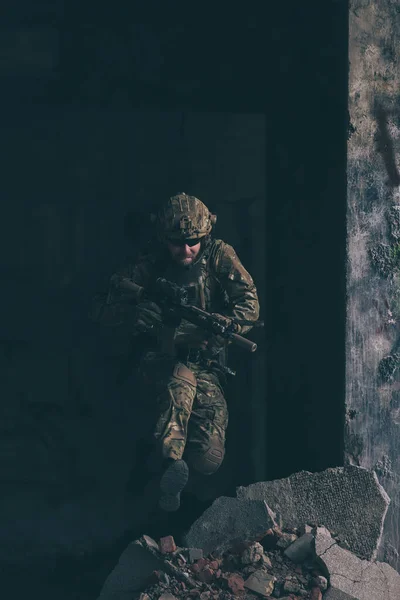 Een Bebaarde Soldaat Het Uniform Van Speciale Troepen Gevaarlijke Militaire — Stockfoto