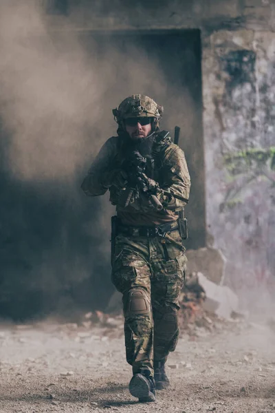 Tehlikeli Bir Düşman Bölgesinde Tehlikeli Bir Askeri Harekat Sırasında Özel — Stok fotoğraf
