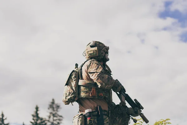 Conceito Guerra Soldado Barbudo Uniforme Das Forças Especiais Lutando Contra — Fotografia de Stock