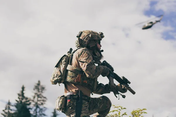 Concepto Guerra Soldado Barbudo Con Uniforme Las Fuerzas Especiales Luchando — Foto de Stock