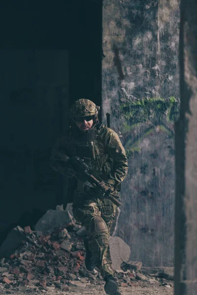 Soldado Barbudo Uniforme Forças Especiais Ação Militar Perigosa Uma Área — Fotografia de Stock