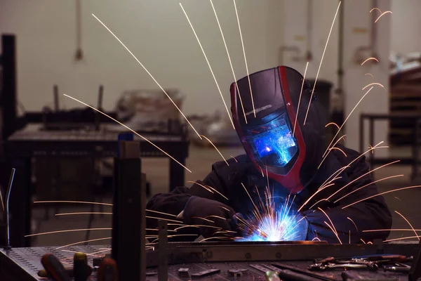 Professional Heavy Industry Welder Working Inside factory, Wears Helmet and Starts Welding. Selective Focus — Stok fotoğraf