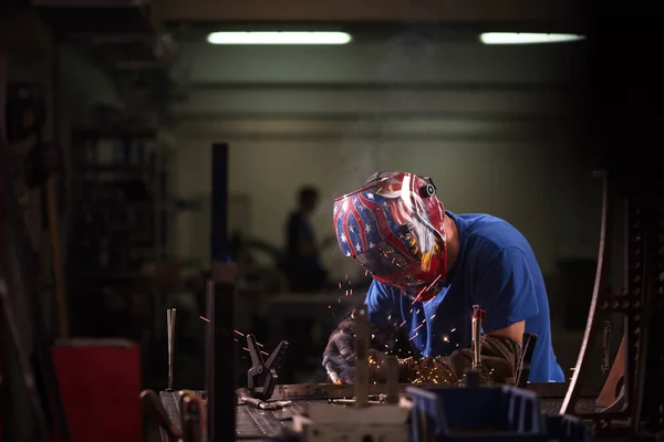 Professional Heavy Industry Welder Working Inside factory, Wears Helmet and Starts Welding. Selective Focus — Stock Photo, Image