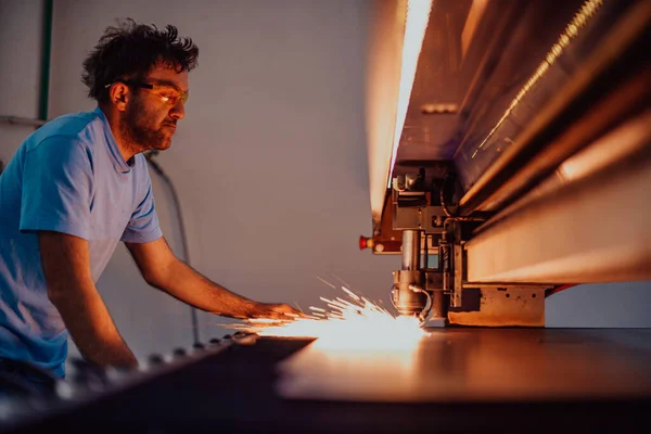 Within heavy industry. A man works in a modern factory on a CNC machine. Selective focus — Stok fotoğraf