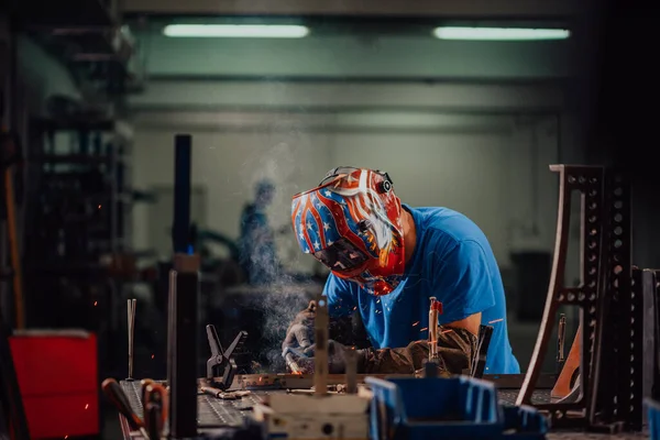 Professional Heavy Industry Welder Working Inside factory, Wears Helmet and Starts Welding. Selective Focus — Fotografia de Stock