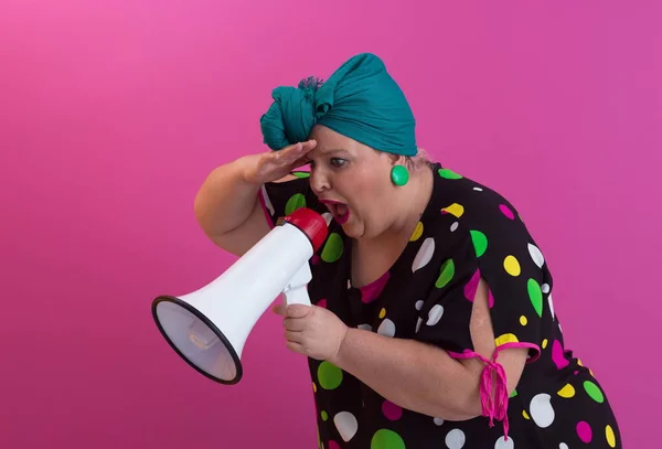 Funny plus size woman woman posing isolated on pink background studio portrait. People emotions lifestyle concept. Mock up copy space. Screaming in megaphone. — Stock Photo, Image