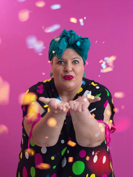 Plus size sexy model woman with trendy makeup, fashionable blonde in black short dress posing at the pink background in studio. — Fotografia de Stock