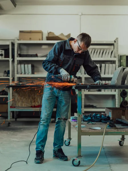 Heavy Industry Engineering Factory Interior Industrial Worker Using Angle Grinder — Foto de Stock