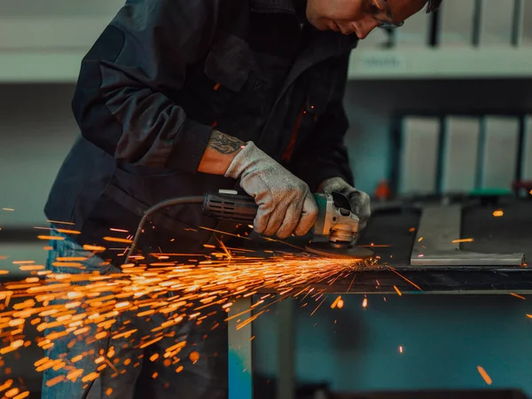 Heavy Industry Engineering Factory Interior Industrial Worker Using Angle Grinder — Stock Fotó