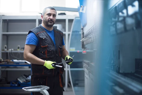 Ouvrier Ingénieur Usine Intelligent Fabrique Des Machines Dans Atelier Production — Photo