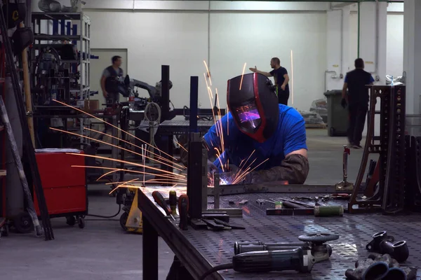 Professional Heavy Industry Welder Working Factory Wears Helmet Starts Welding — стоковое фото
