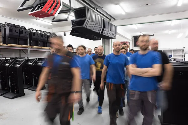 Wazig Verkeer Van Werknemers Moderne Zware Industrie Terwijl Hun Werk — Stockfoto