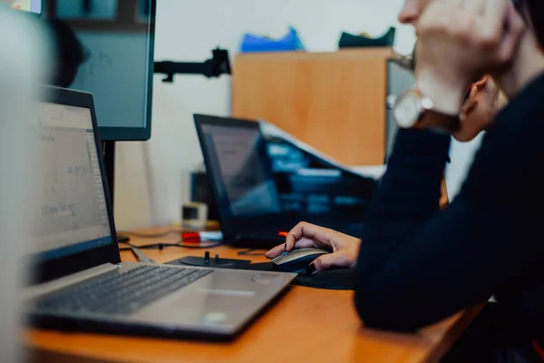 Heavy Industry Factory Industrial Engineer Measures Caliper Personal Computer Designs — Foto Stock