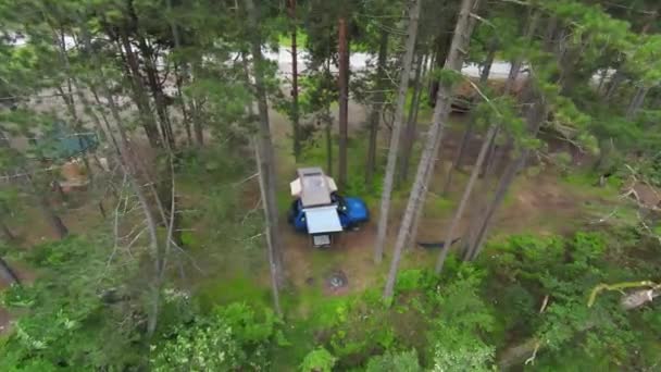 Bovenaanzicht Van Een Dak Tent Voor Kamperen Het Dakterras Van — Stockvideo