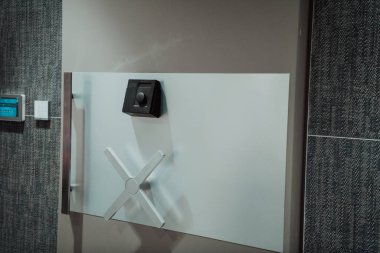 Strongbox çelik kapalı gri kiralık kasa ve dijital şifre. Yüksek kalite fotoğraf