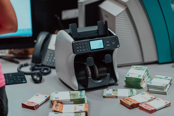 Gesorteerde Bankbiljetten Worden Tafel Gelegd Nadat Telmachine Voor Elektronisch Geld — Stockfoto