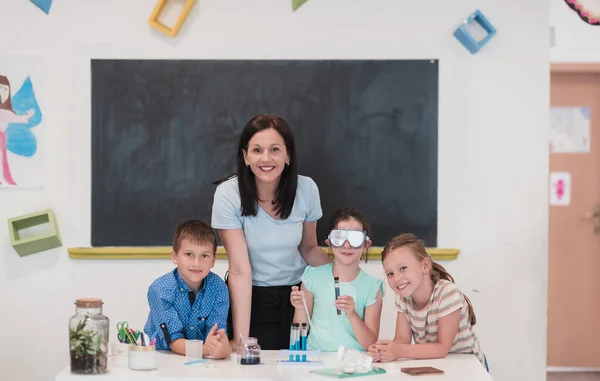 Elementary School Science Classroom Enthusiastic Teacher Explains Chemistry Diverse Group — Foto de Stock