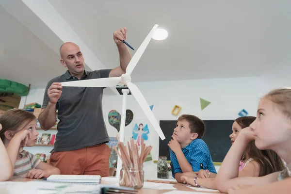 Elementary School Stem Robotics Classroom Diverse Gruppe Von Kindern Bauen — Stockfoto