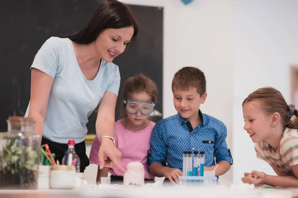 Elementary School Science Classroom Enthusiastic Teacher Explains Chemistry Diverse Group — стоковое фото