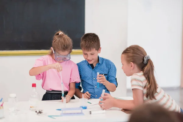 Elementary School Science Classroom Enthusiastic Teacher Explains Chemistry Diverse Group — Stockfoto