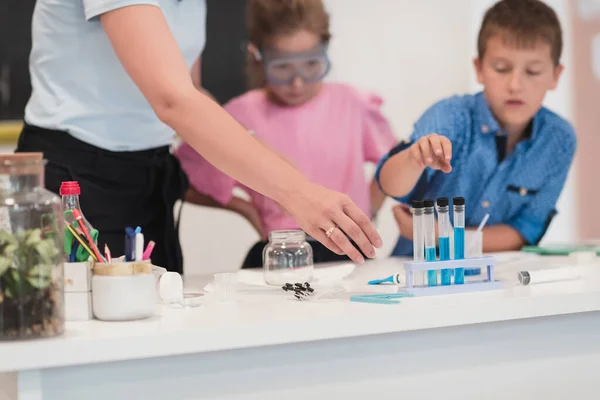 Elementary School Science Classroom Enthusiastic Teacher Explains Chemistry Diverse Group — Stockfoto