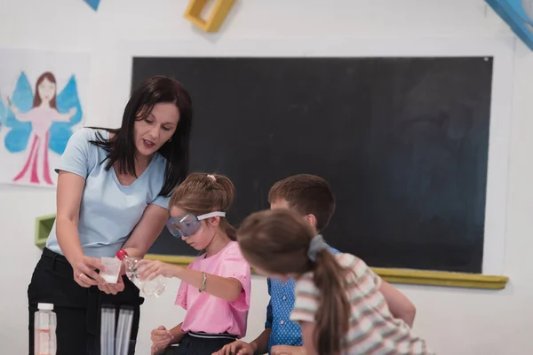 Elementary School Science Classroom Enthusiastic Teacher Explains Chemistry Diverse Group — Foto de Stock