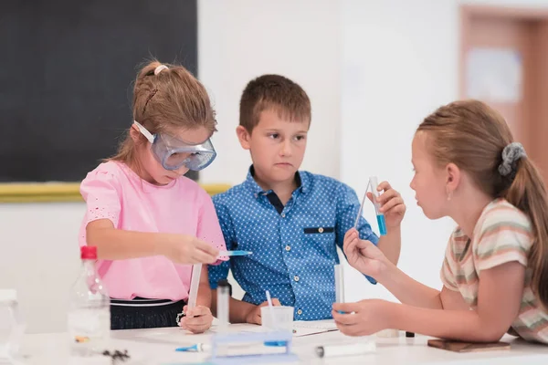 Elementary School Science Classroom Enthusiastic Teacher Explains Chemistry Diverse Group — Photo