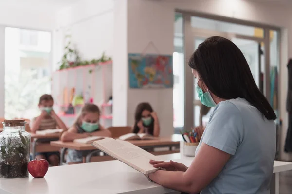 Multiracial Group Kids Wearing Face Masks Working Class Writing Listening — Φωτογραφία Αρχείου