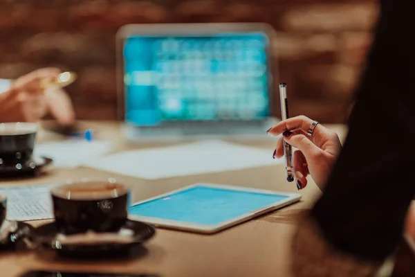 Close Photo Womans Hand Using Chemical Business Meeting Modern Cafe — Foto Stock