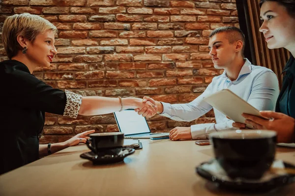 Business Shaking Hands Finishing Meeting Successful Businesspeople Handshaking Good Deal — Stockfoto