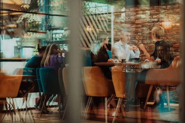 Happy Businesspeople Smiling Cheerfully Meeting Creative Office Group Successful Business — Fotografia de Stock