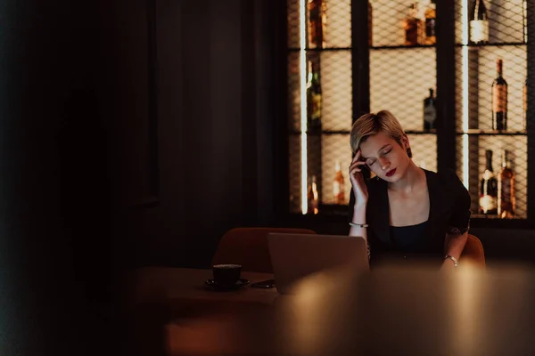 Businesswomen Stressed While Working Laptops Tired Businesswomen Headaches Coffee Shop — Zdjęcie stockowe