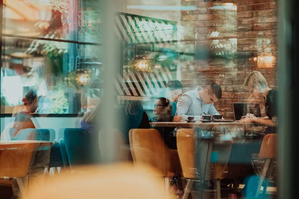 Happy Businesspeople Smiling Cheerfully Meeting Creative Office Group Successful Business — Stockfoto