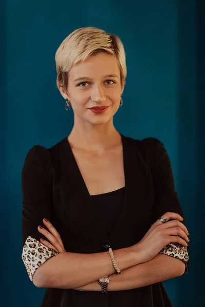 Pretty Business Woman Successful Confidence Arms Crossed Modern Blue Mat — Stockfoto