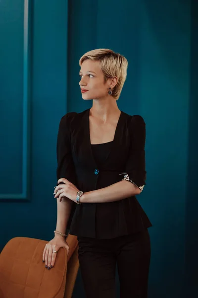Pretty Business Woman Successful Confidence Modern Blue Mat Background Selective — Fotografie, imagine de stoc