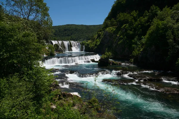 Великолепный Водопад Названием Strbacki Buk Красивой Чистой Питьевой Реке Уна — стоковое фото