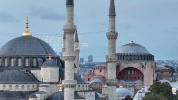 Створення Повітряного Дрона Орбіті Великої Мечеті Святої Софії Мостом Босфора — стокове відео