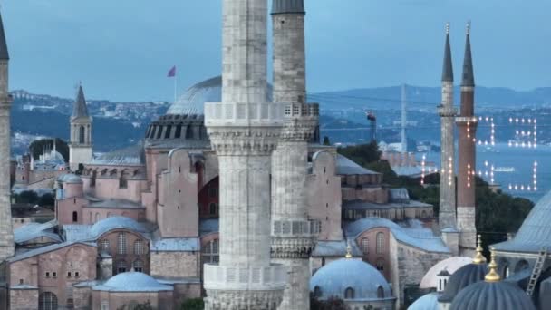 Створення Повітряного Дрона Орбіті Великої Мечеті Святої Софії Мостом Босфора — стокове відео